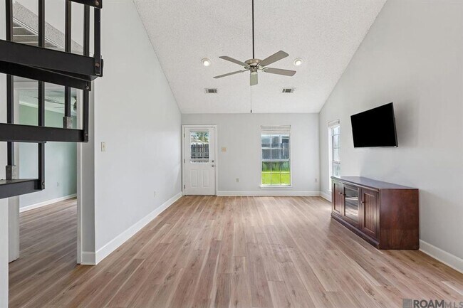 Foto del edificio - 3325 Myrtle Grove Dr
