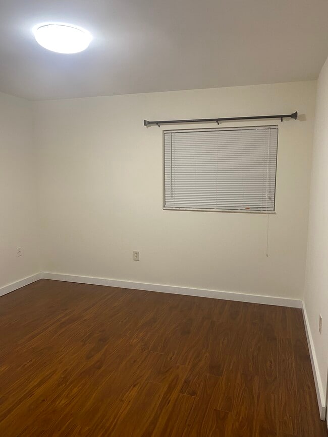 Building Photo - 2840 Somerset Dr