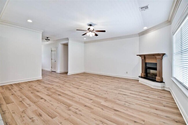 Foto del edificio - 2800 SW Azalea Ave