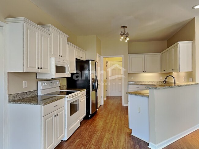 Foto del edificio - 4002 Greentree Ct