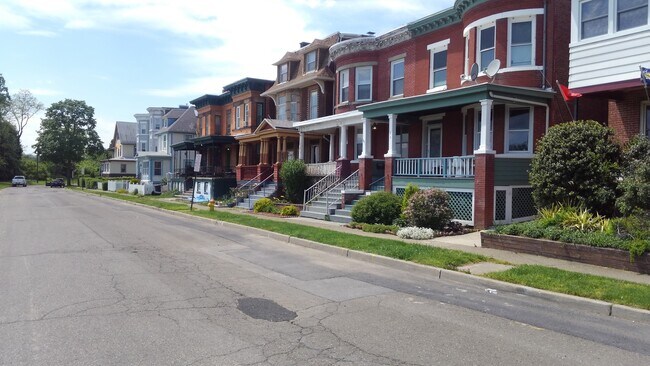 Bay View Terrace around 1pm - 33 Bay View Ter
