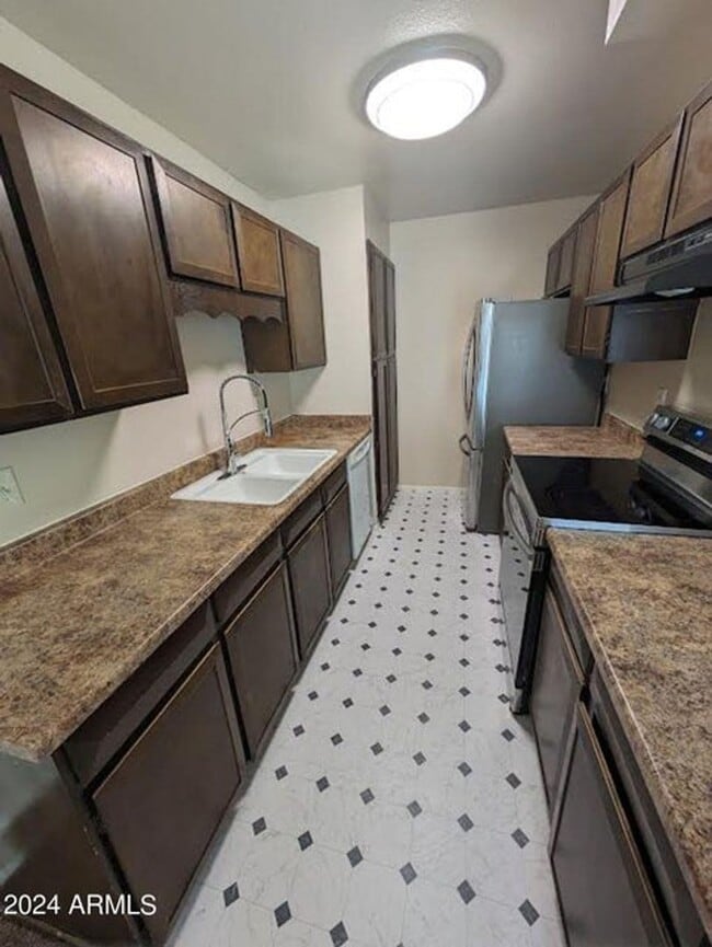 Foto del edificio - Charming townhome in Glendale!