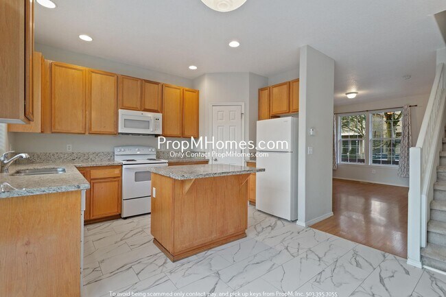 Foto del edificio - Three Bedroom Home in Aloha w/ Forest Like Surrounding!