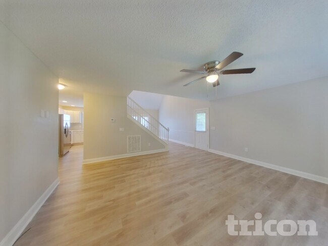 Building Photo - 423 Riverwalk Dr NW