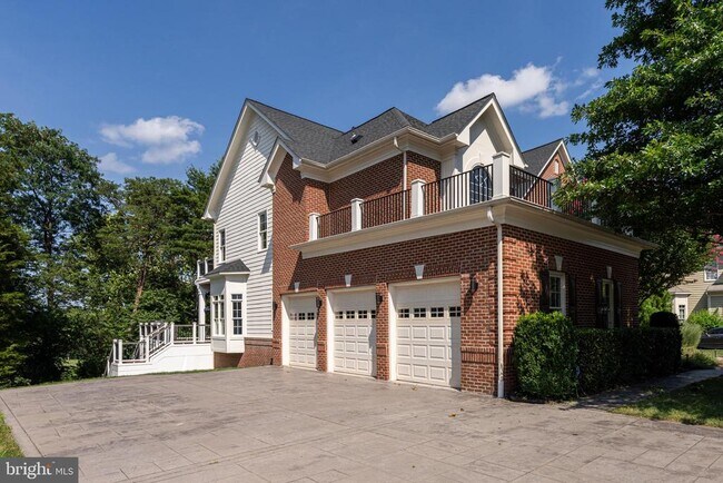 Building Photo - 18852 Ridgeback Ct
