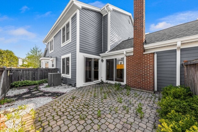 Building Photo - Schaumburg Two Story Townhome