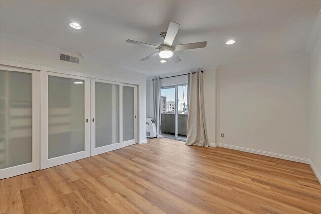 Foto del edificio - 358 S Gramercy Pl