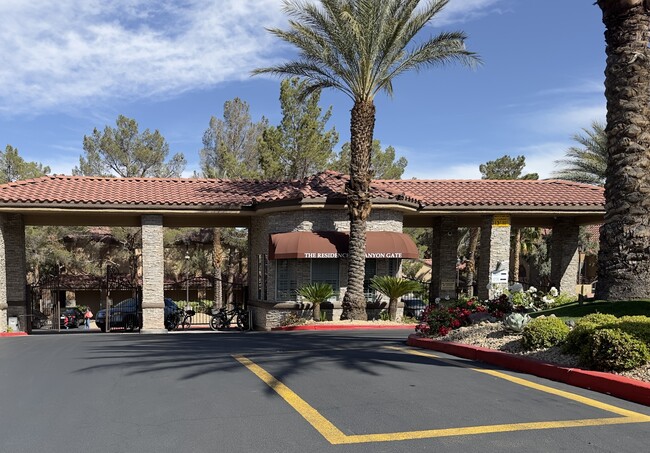 Foto del edificio - 2200 S Fort Apache Rd