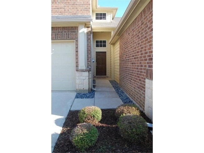 Building Photo - 945 Wellington Dr