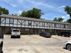 Building Photo - 1102 Vine St