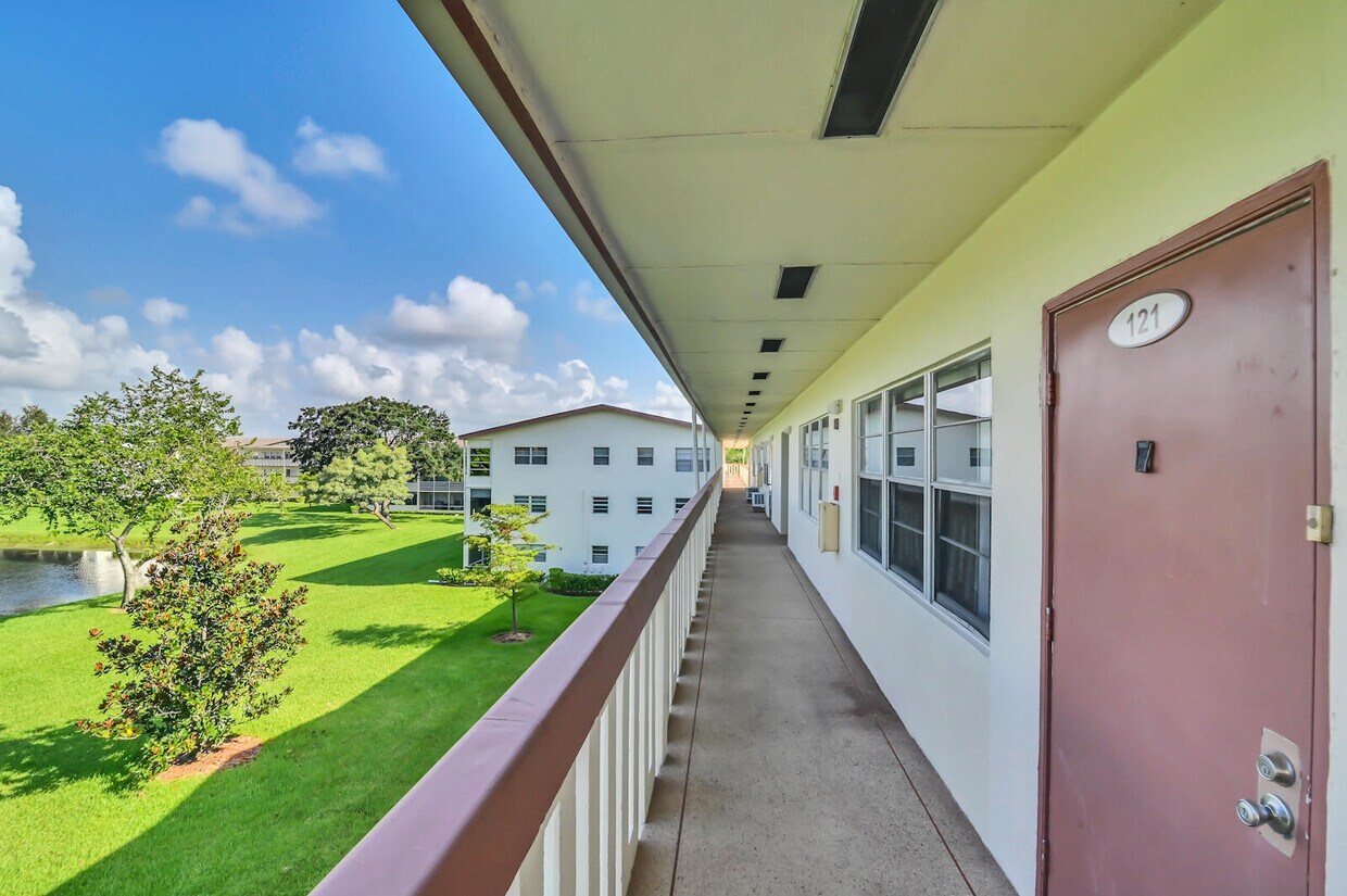 Primary Photo - 121 Preston Way