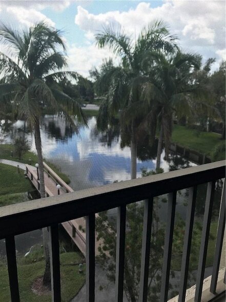 Foto principal - 100 NW 76th Ave