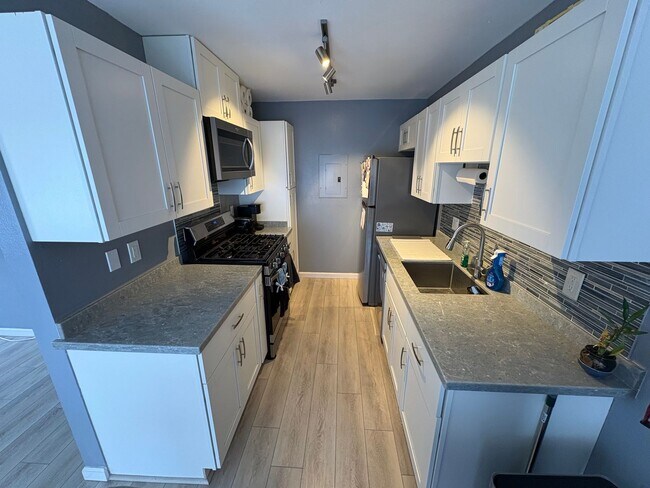 Foto del edificio - Remodeled 2/1.5 with AC in Palm Villas!