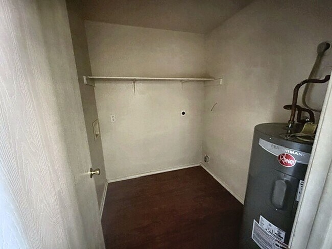 Foto del edificio - 4411 Abigail Dr