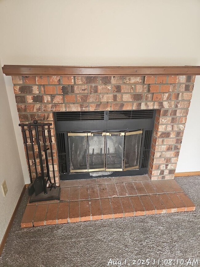 Building Photo - Auburn retro rambler home - 3 bedrooms and...