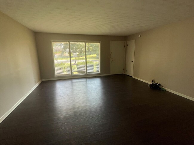 Building Photo - 3 Bd 2 Ba Home with Attached Carport