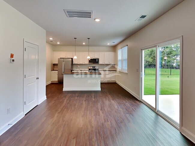 Building Photo - 11130 Hazel Gardens Drive