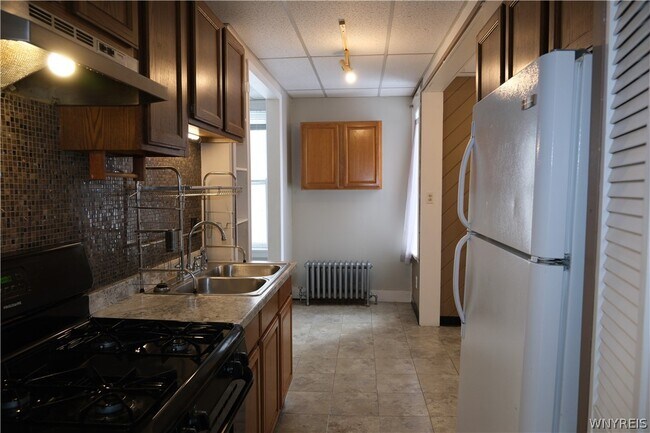 Foto del edificio - 96 Fargo Ave