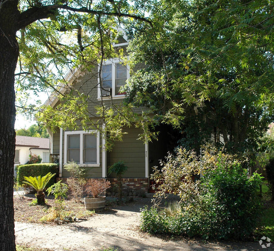 Building Photo - 925 Stewart St