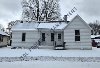 Building Photo - 1909 Stanley St