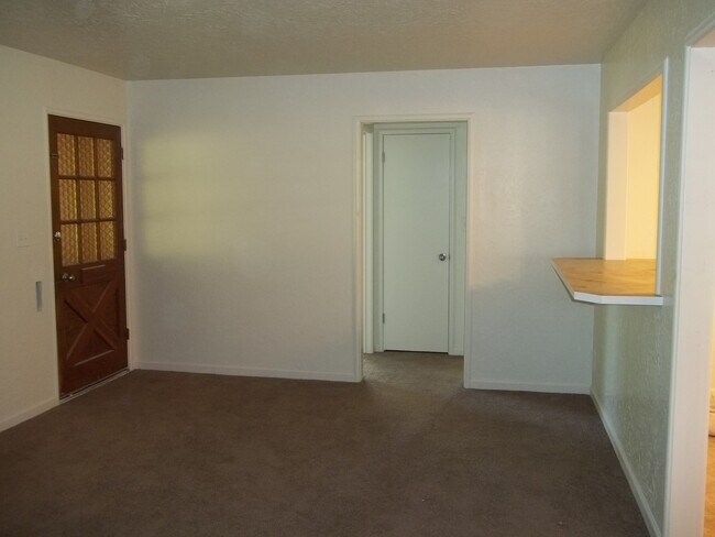 Foto del edificio - Updated home offering a nice floor plan an...