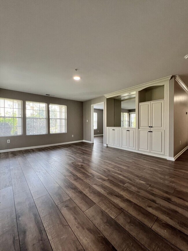 Building Photo - This 2-bedroom, 2-bathroom gem offers the ...