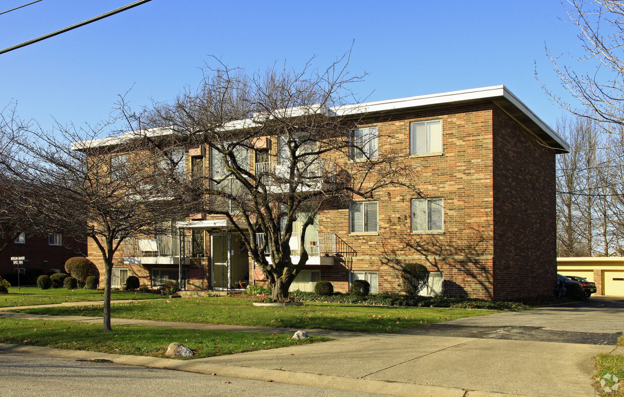 Building Photo - Bella Manor