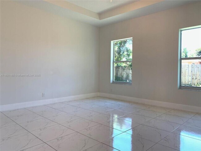 Foto del edificio - 3 bedroom in West Park FL 33023