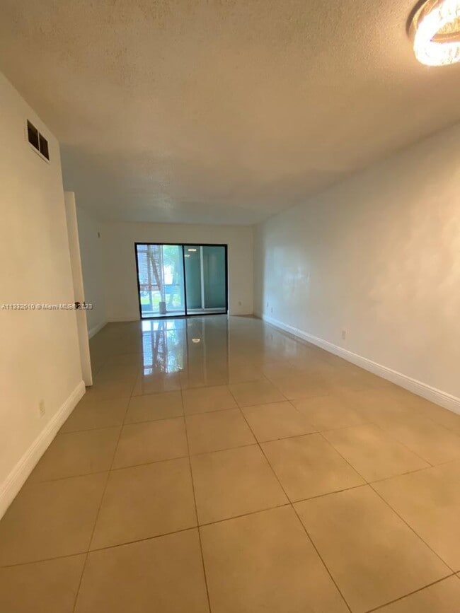 Building Photo - 3111 Oakland Shores Dr