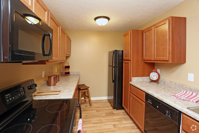 2BR, 2BA -1,050 SF - Kitchen - Shelby Oaks Apartments