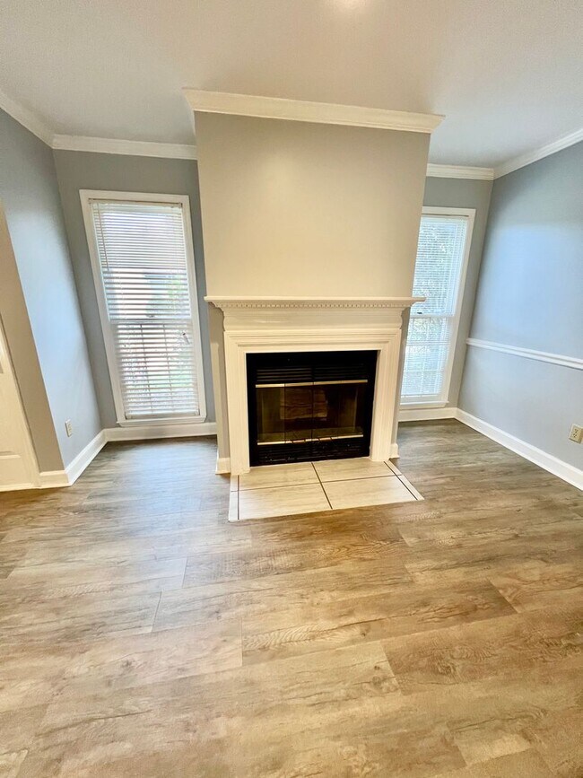 Building Photo - 219 Highland Villa Circle