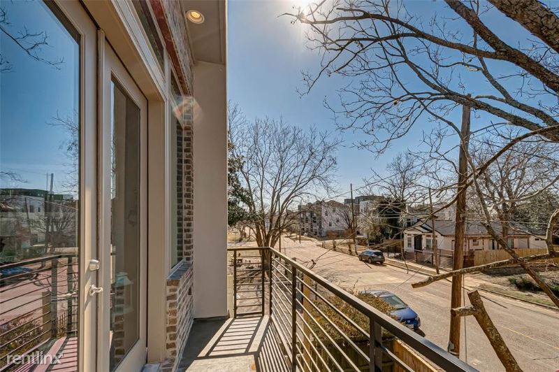 Primary Photo - 2207 Holman St