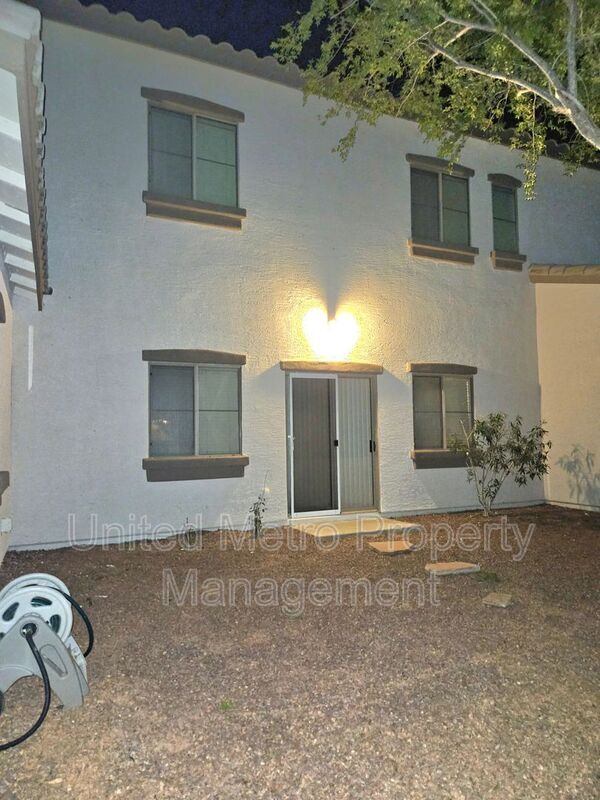 Building Photo - 14165 W Country Gables Dr