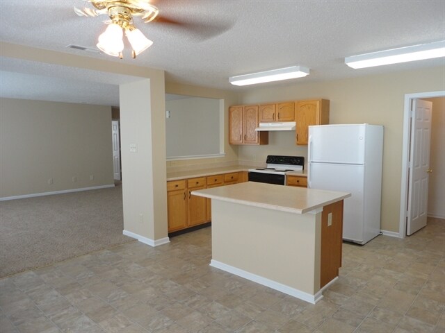 Foto del edificio - 1490 Lavender Dr