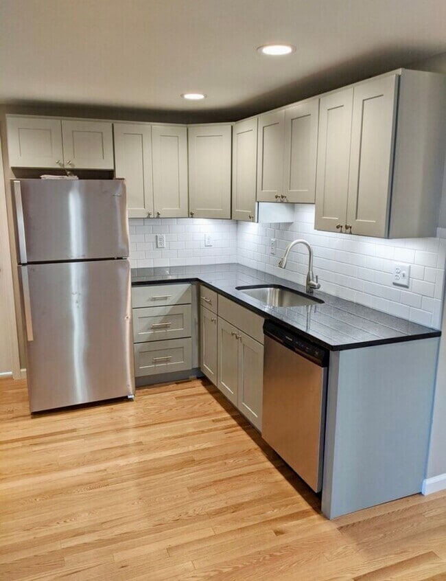 Building Photo - 209 S Meadow St