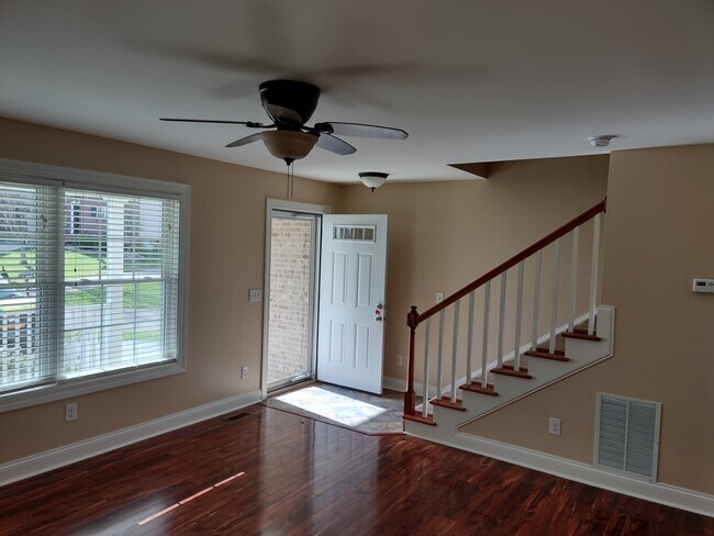 Entry to living room - 434 Paisley Ct