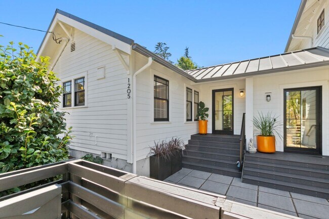 Foto del edificio - 2Bd/1Ba Seattle Duplex