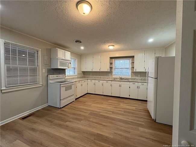 Foto del edificio - 3725 Sandra Dr