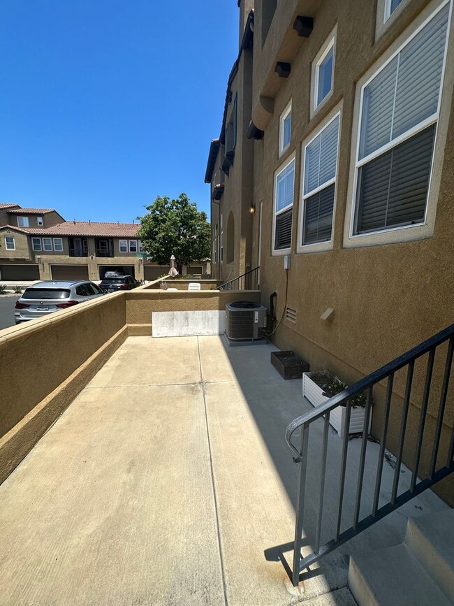 Foto del edificio - Stunning 3-Bedroom, 2.5-Bath Townhome in t...