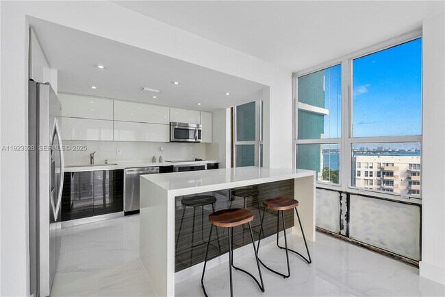 Foto del edificio - 780 NE 69th St