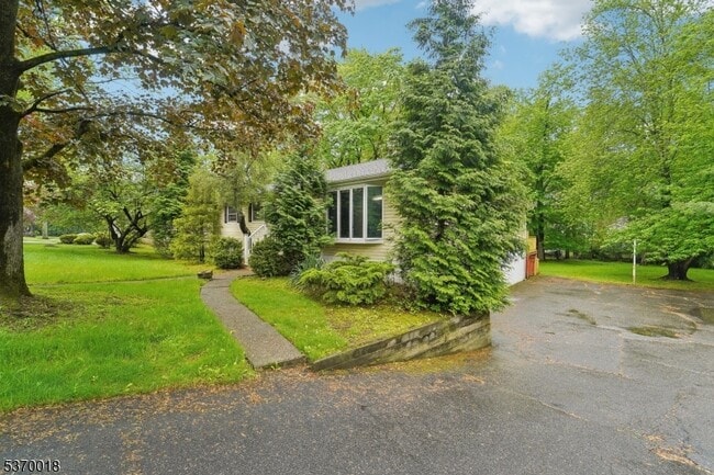 Building Photo - 953 Franklin Turnpike