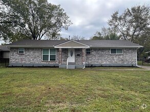 Building Photo - 1938 Stephenson Dr