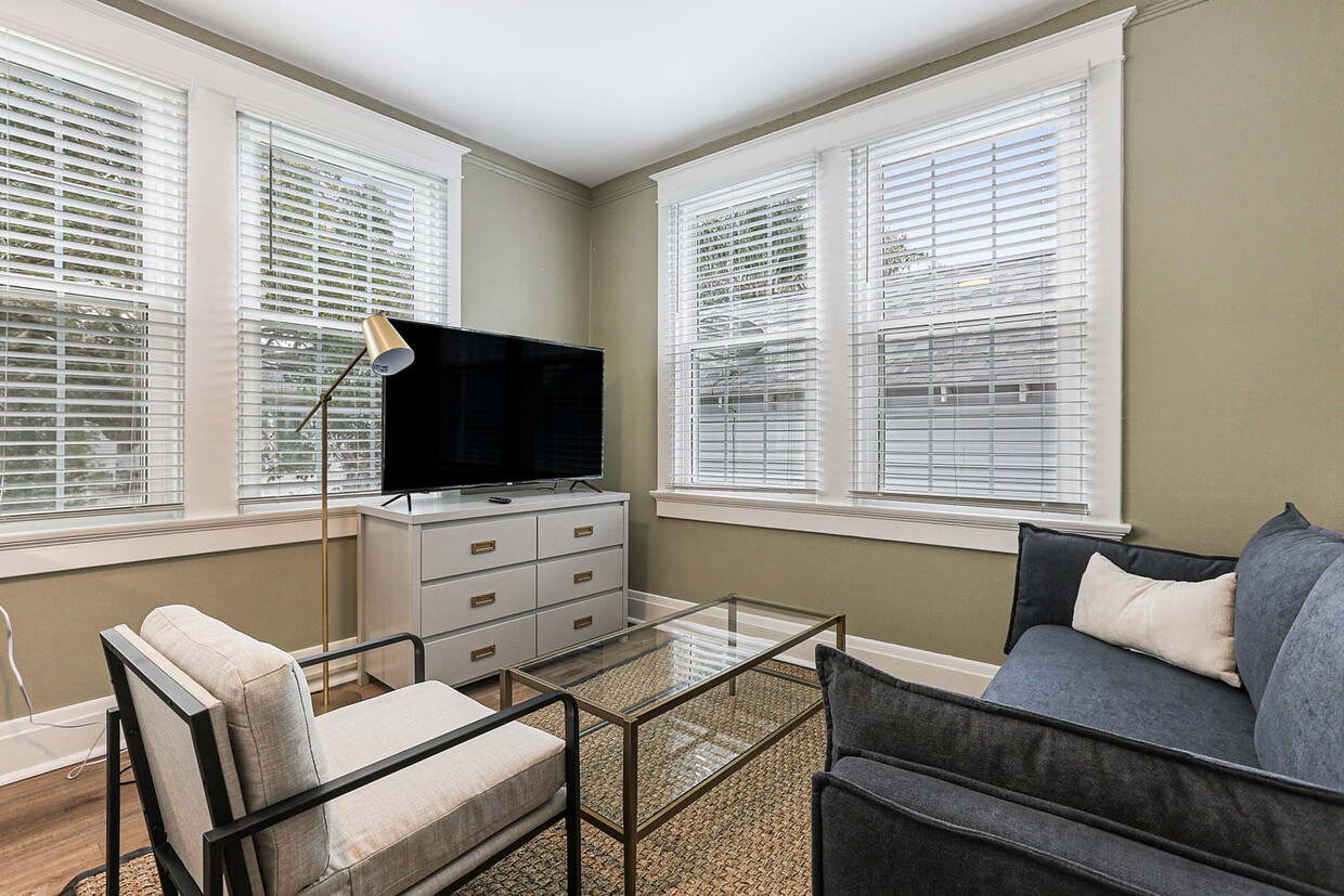 Foto principal - 838 Lowerline St