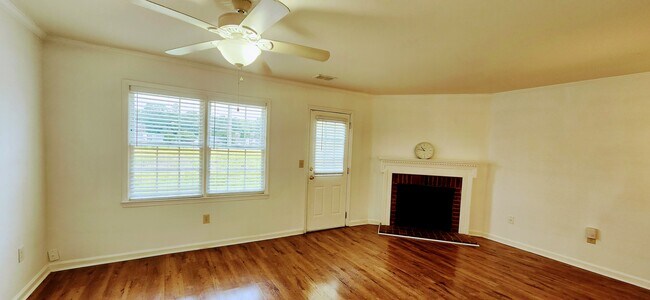 Foto del edificio - 5595 Executive Way