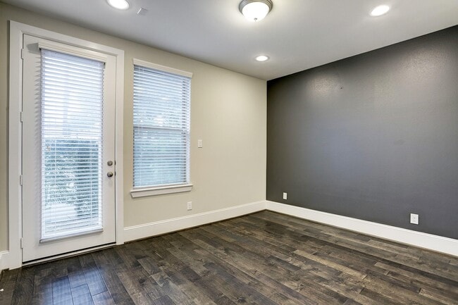 Building Photo - 5457 Larkin St