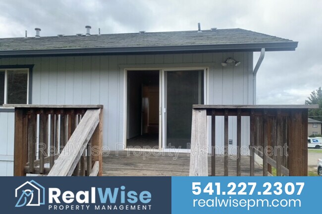 Building Photo - 1820 NE Foothill Blvd