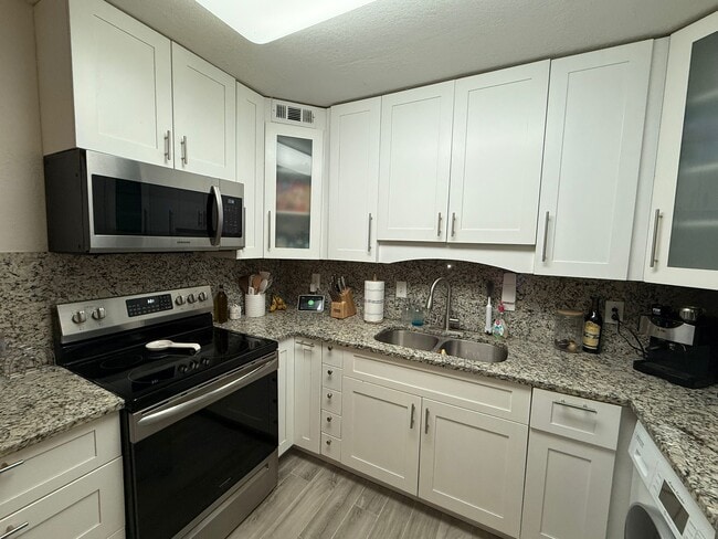 Building Photo - 4900 NW 79th Ave