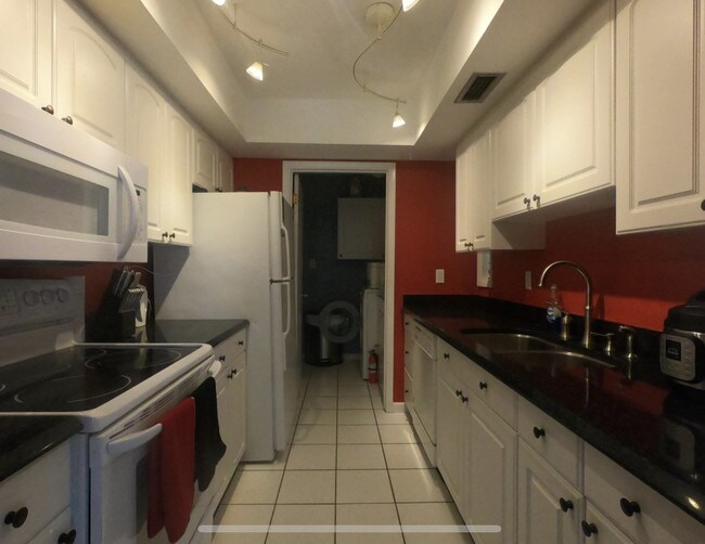 Foto del edificio - 6128 Peregrine Ave