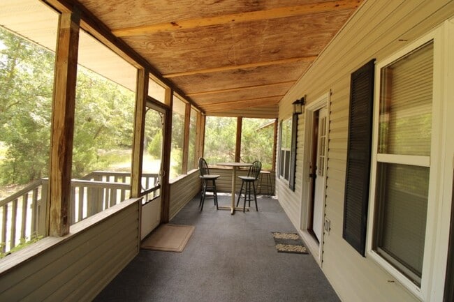Building Photo - 175 Chump Ln