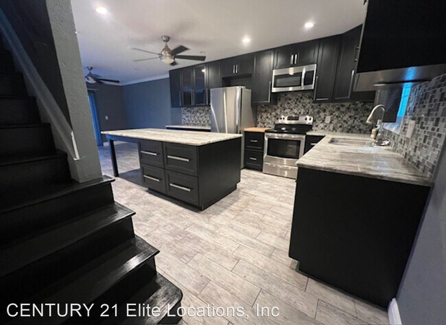 Building Photo - 2 br, 1.5 bath House - 13702 Orange Sunset...